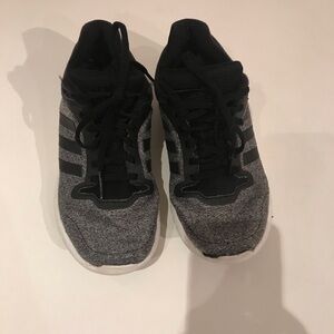5/15$ Adidas shoes​​